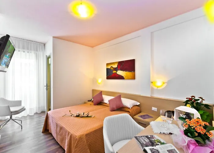 Victoria Hotel 3*